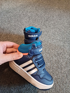 Adidas tossud poisile suurus 24 (3 foto / 4)