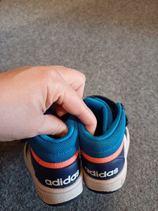 Adidas tossud poisile suurus 24 (4 foto / 4)