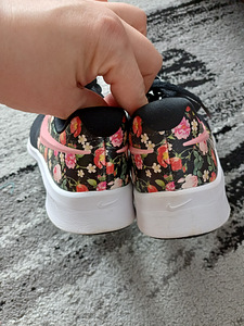 Nike nagu uued tossud naistele suurus 38 (4 foto / 8)