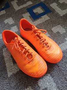 Nike jalgpalli puutsad poiste suurus 38 (1 foto / 6)