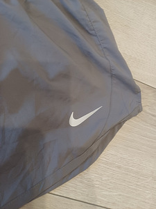 Nike nagu uued lühikesed püksid naistele suurus L (2 foto / 6)