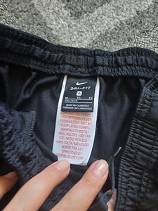 Nike dressipüksid poisile 158-170 (4 foto / 6)