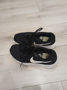 Nike tossud naistele suurus 41 (1 foto / 7)
