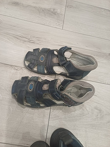 3 tk.jalatsid Poolsaapad poisile suurus 27 ja sandaalid 30 (7 foto / 7)