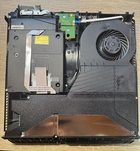 Sony Playstation 4 1TB (3 foto / 3)