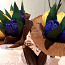 Цветы и букеты из гофрированной бумаги и конфет (фото #1)