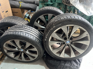 Диски и летние шины BMW X5 M 275/40/20 и 315/35/20 (1 фото из 6)