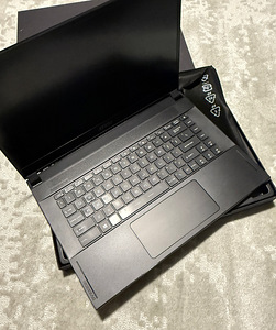 MSI Stealh GS66 (2 foto / 3)