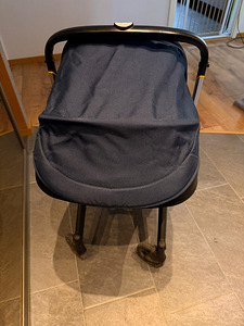 Turvahäll Doona+ koos isofixiga (4 foto / 6)