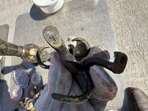 Erinevad metallist antiikesemed (4 foto / 10)