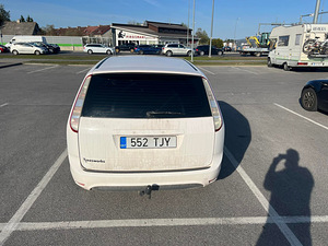 Ford Focus (6 фото из 8)