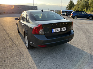 Volvo S40 2.0D 100 KW (2 foto / 13)