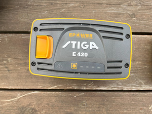 STIGA AKULUMELABIDAS ST 300e + aku ja akulaadija (6 foto / 10)