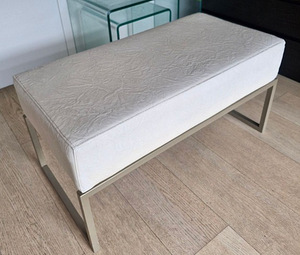 Nahast tumba metall jalaga. 40 cm x 40 cm x 80 cm (3 foto / 3)