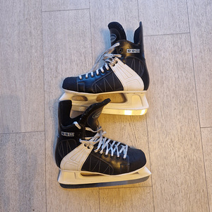 Мужские хоккейные коньки (1 фото из 2)
