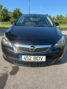 Opel Astra J 1.4 Turbo Bensiin 2011 (5 foto / 15)