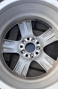 ОРИГИНАЛЬНЫЕ ЛИТЫЕ ДИСКИ MERCEDES BENZ 17" (3 фото из 3)