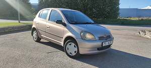 Toyota Yaris (1 foto / 7)