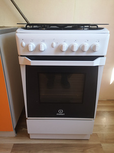 Газовая плита Indesit (1 фото из 4)