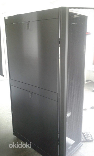 Серверный шкаф aPC NetShelter SX 42U, размеры 600 x 1070 мм, ширина (фото #3)