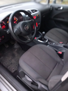 Легковой автомобиль Seat Leon (6 фото из 8)