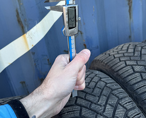 Goodyear Ultragrip Ice 3 205/55/R16 94T (3 foto / 8)