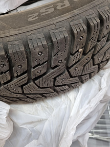 Vähekasutatud naastrehvid Hankook 195/65/15 (1 foto / 2)