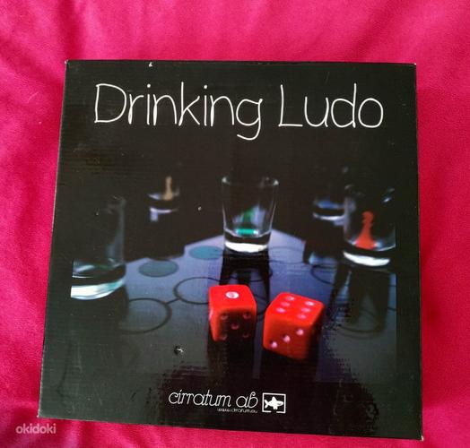 Настольная игра "Drinking ludo" со стаканчиками (фото #1)