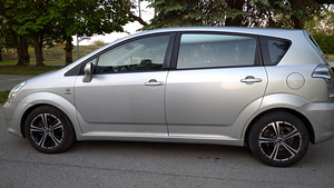Toyota Corolla Verso 2,0 85kw 7 kohta (5 foto / 10)