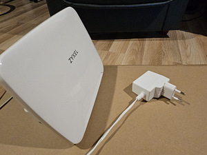 4G роутер zyxel lte3316-m604 /Telia (3 фото из 3)