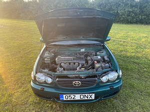 Toyota Corolla 1.6 VVT-i 16 valve 81kW (13 foto / 15)