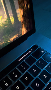 Apple Macbook Pro 15,4'' 2018 (2 foto / 7)