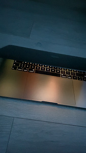 Apple Macbook Pro 15,4'' 2018 (3 foto / 7)