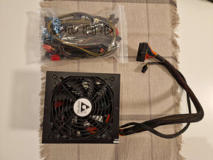 Chieftec 750W modulaarne toiteplokk (5 foto / 5)