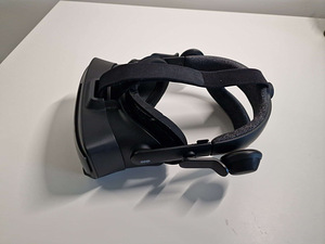 Valve Index гарнитура (3 фото из 3)