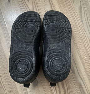 Кроссовки NIKE (3 фото из 3)