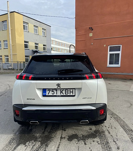 Peugeot 2008 GT-Line 1.2 96kW (5 foto / 11)