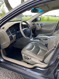 Volvo XC70 2.4D 136kw (5 foto / 10)