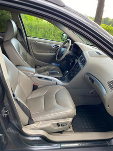 Volvo XC70 2.4D 136kw (8 foto / 10)