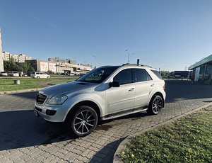 Mercedes ML350 (1 foto / 5)