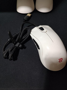 Zowie ZA13 Valge + Razer Bungee V2 (1 foto / 2)
