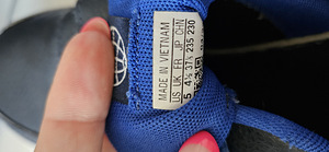 Кроссовки Adidas (3 фото из 3)