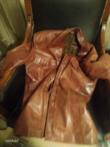 Стильная винтажная куртка из мягкой кожи. (фото #1)