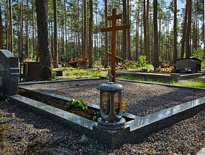 Monumendid, aiad, piirdeaedade puhastamine, kivid, liiv, por (5 foto / 10)