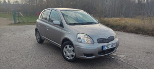 Toyota Yaris (2 foto / 5)