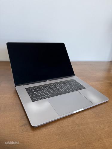 MacBook Pro 15 дюймов 2018 г., 512 ГБ SSD, 560X 4 ГБ (фото #1)