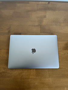 MacBook Pro 15-inch 2018, 512GB SSD, 560X 4gb (4 foto / 5)