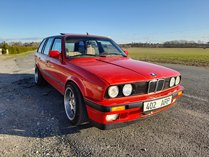 BMW 318i (1 фото из 7)