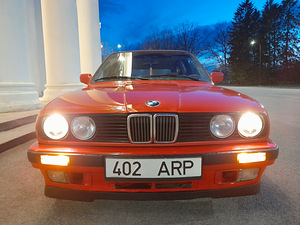BMW 318i (2 фото из 7)
