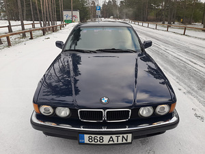 BMW 730i (1 foto / 11)